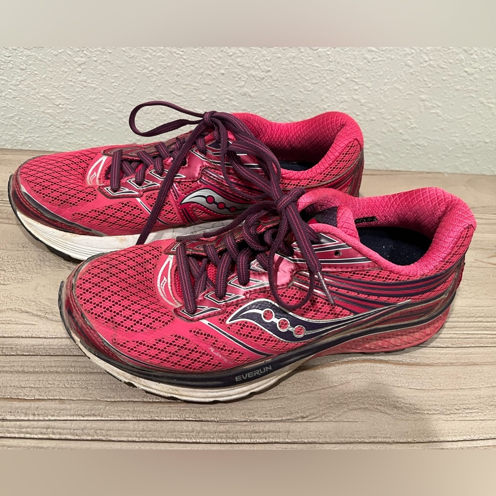 Saucony Guide 9 Everun Pink Running Shoes